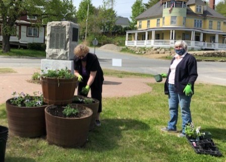 ladies planting